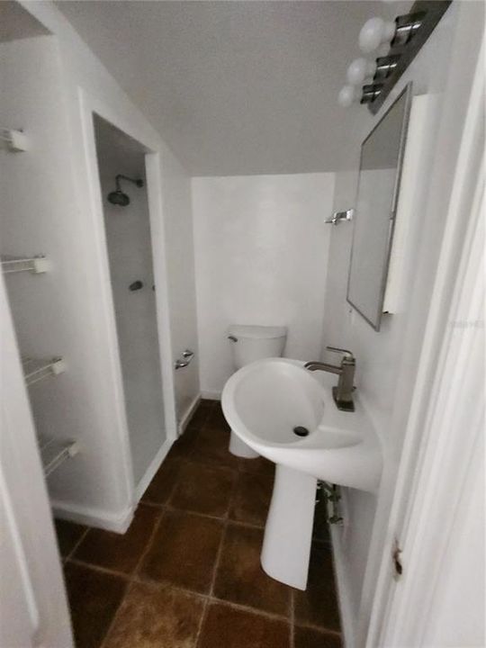 For Rent: $1,100 (1 beds, 1 baths, 380 Square Feet)