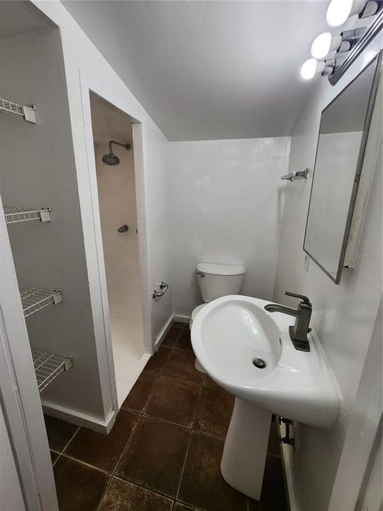 For Rent: $1,100 (1 beds, 1 baths, 380 Square Feet)