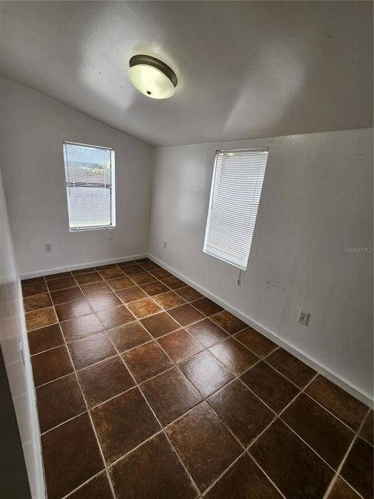 For Rent: $1,100 (1 beds, 1 baths, 380 Square Feet)