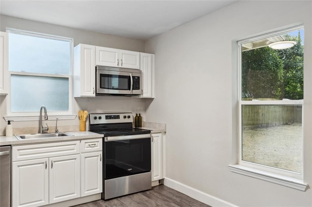 For Sale: $230,000 (2 beds, 1 baths, 773 Square Feet)