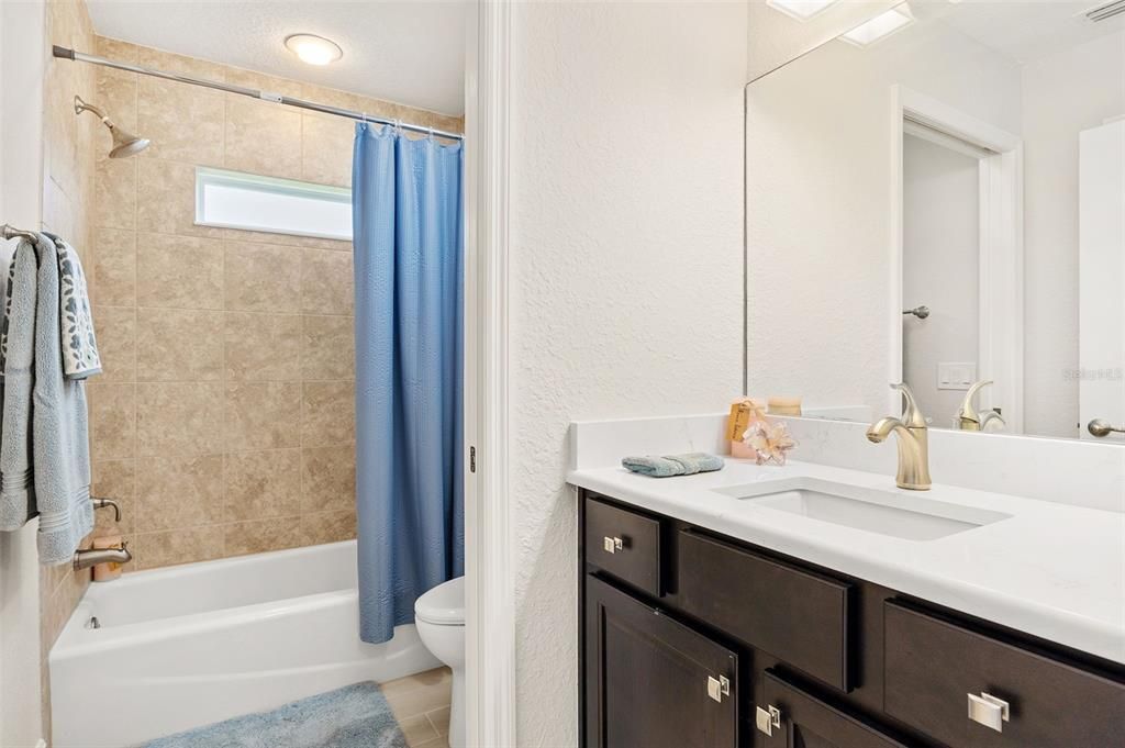 Guest Bathroom Between The Two Guest Bedrooms