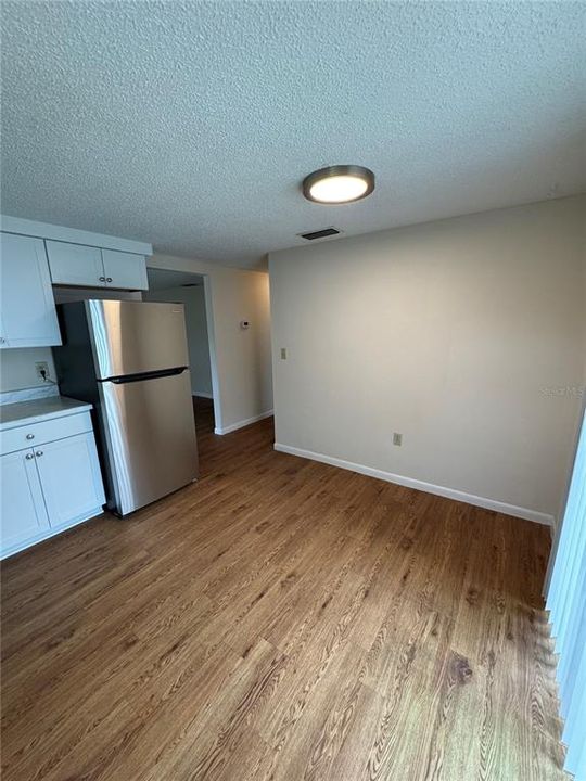 For Rent: $1,599 (2 beds, 1 baths, 800 Square Feet)