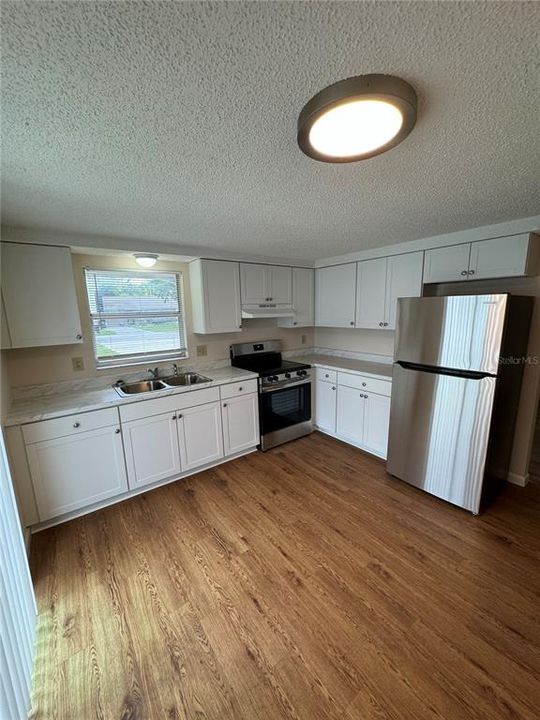 For Rent: $1,599 (2 beds, 1 baths, 800 Square Feet)