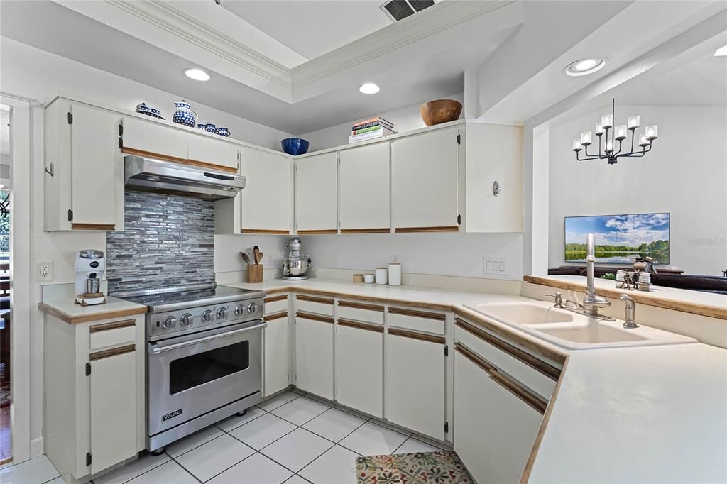 kitchen featuring the chic backsplash above the stove