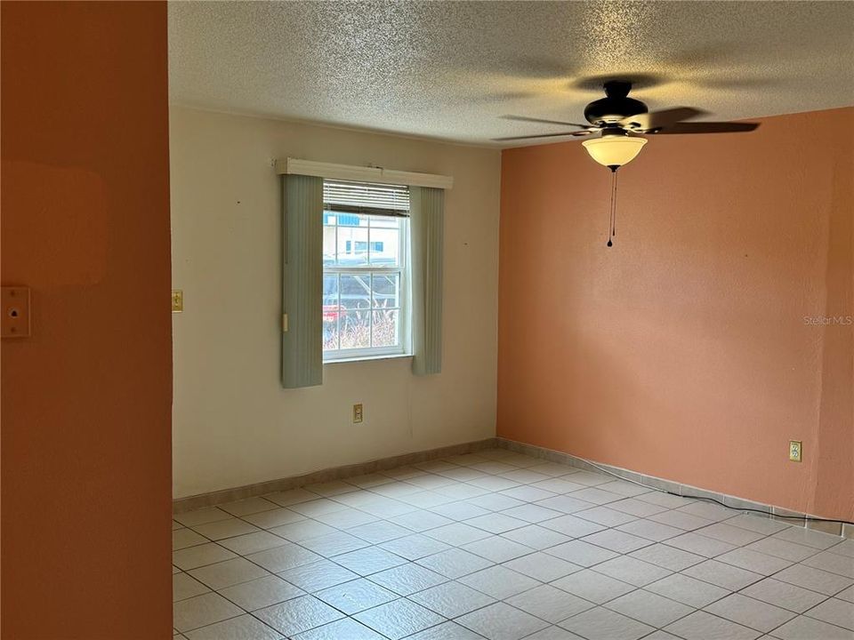 For Sale: $89,900 (1 beds, 1 baths, 672 Square Feet)