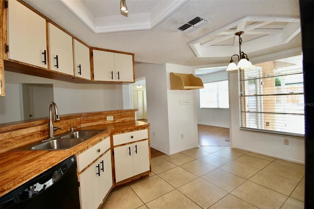 For Sale: $289,900 (3 beds, 2 baths, 1504 Square Feet)