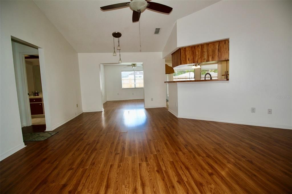 For Sale: $289,900 (3 beds, 2 baths, 1504 Square Feet)