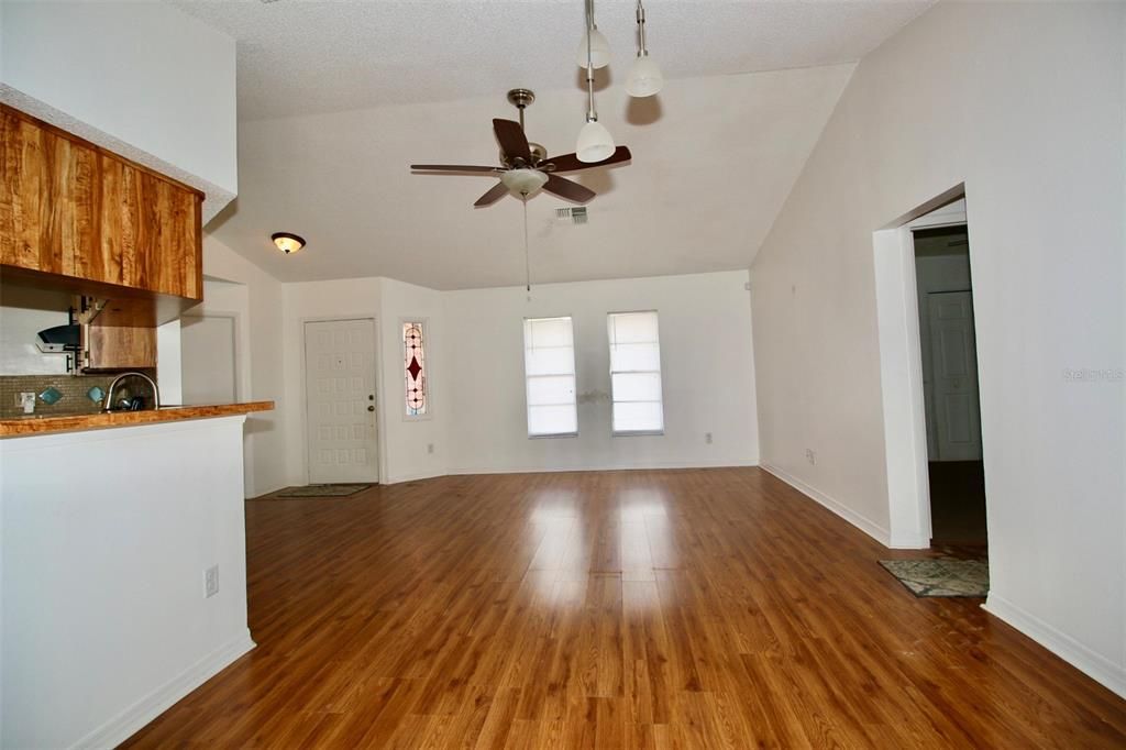 For Sale: $289,900 (3 beds, 2 baths, 1504 Square Feet)