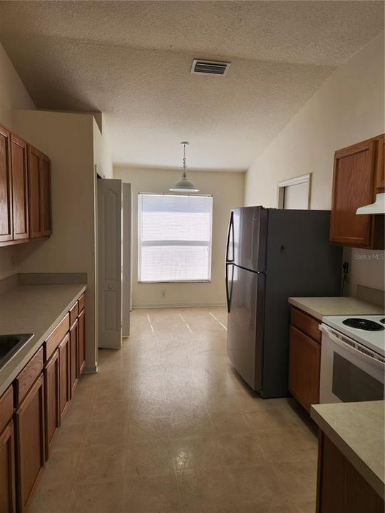 For Rent: $2,150 (4 beds, 2 baths, 1665 Square Feet)