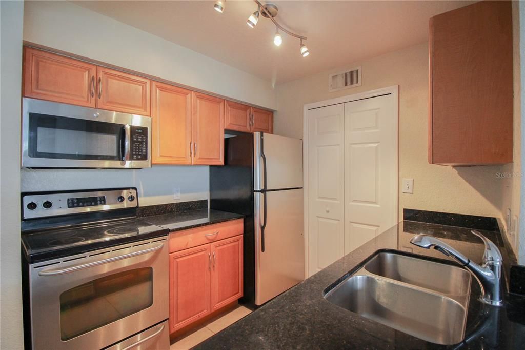 For Rent: $2,150 (3 beds, 2 baths, 1210 Square Feet)