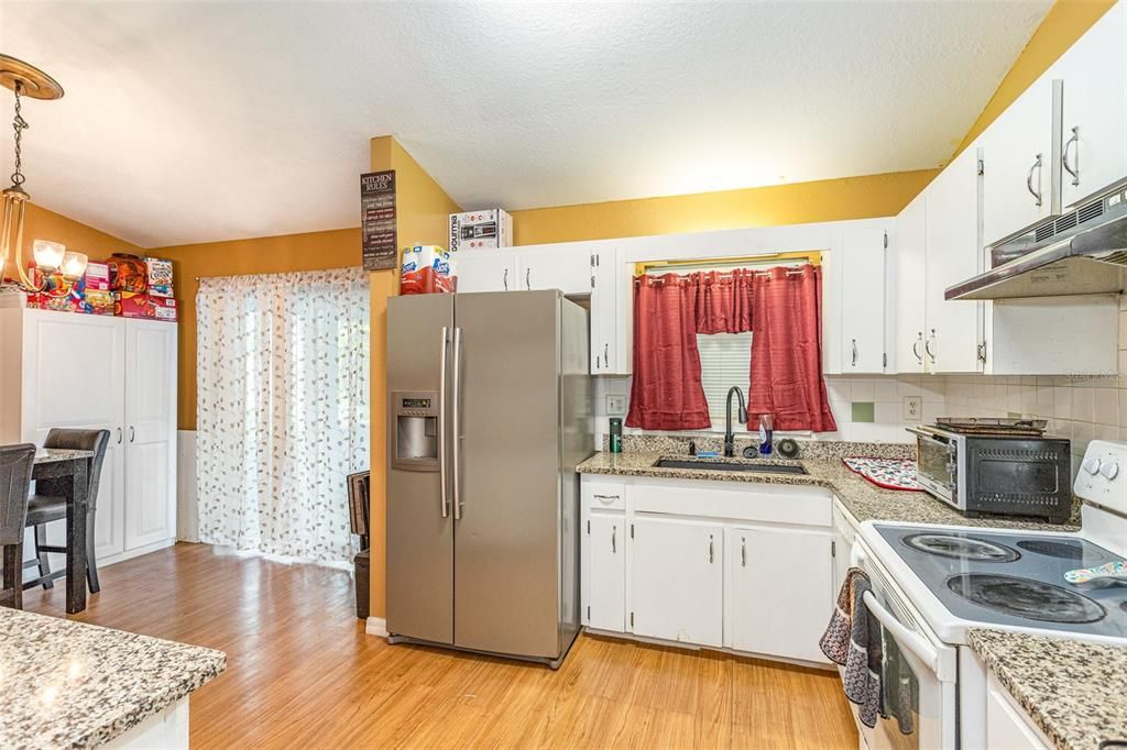 For Sale: $255,000 (3 beds, 2 baths, 1183 Square Feet)