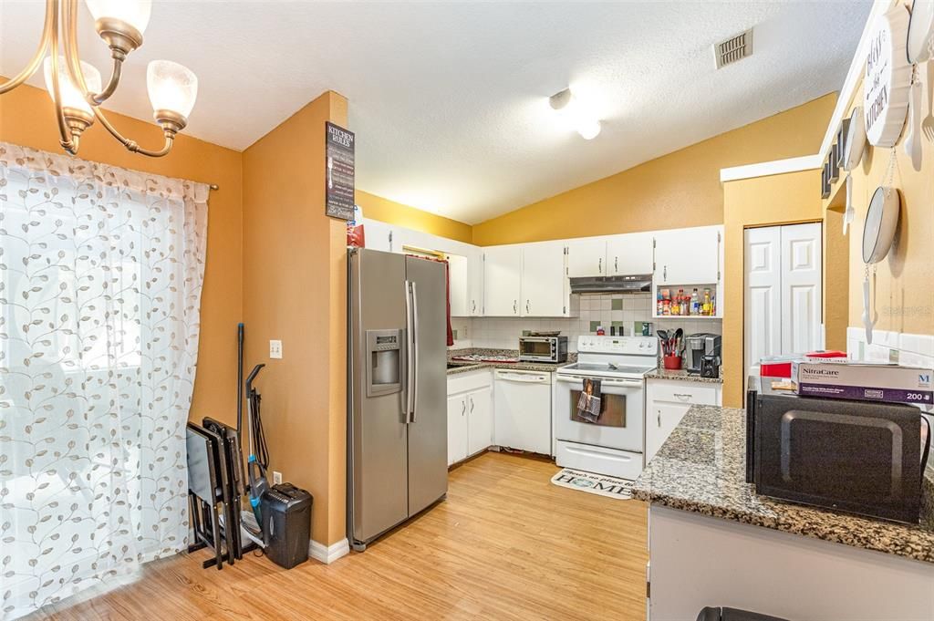 For Sale: $255,000 (3 beds, 2 baths, 1183 Square Feet)