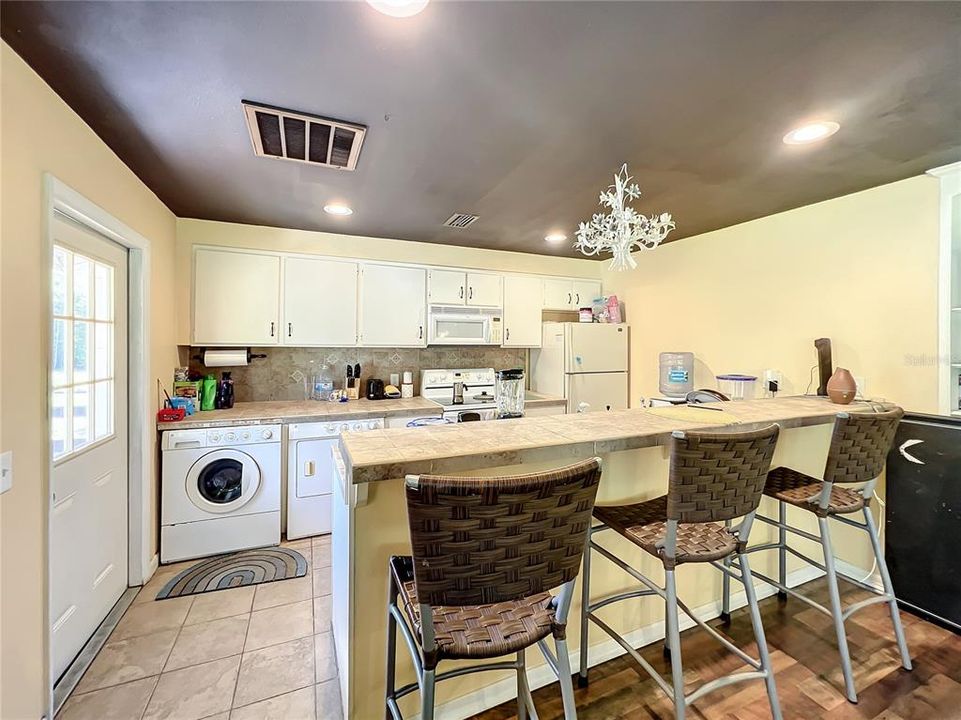 For Sale: $565,000 (3 beds, 2 baths, 1404 Square Feet)