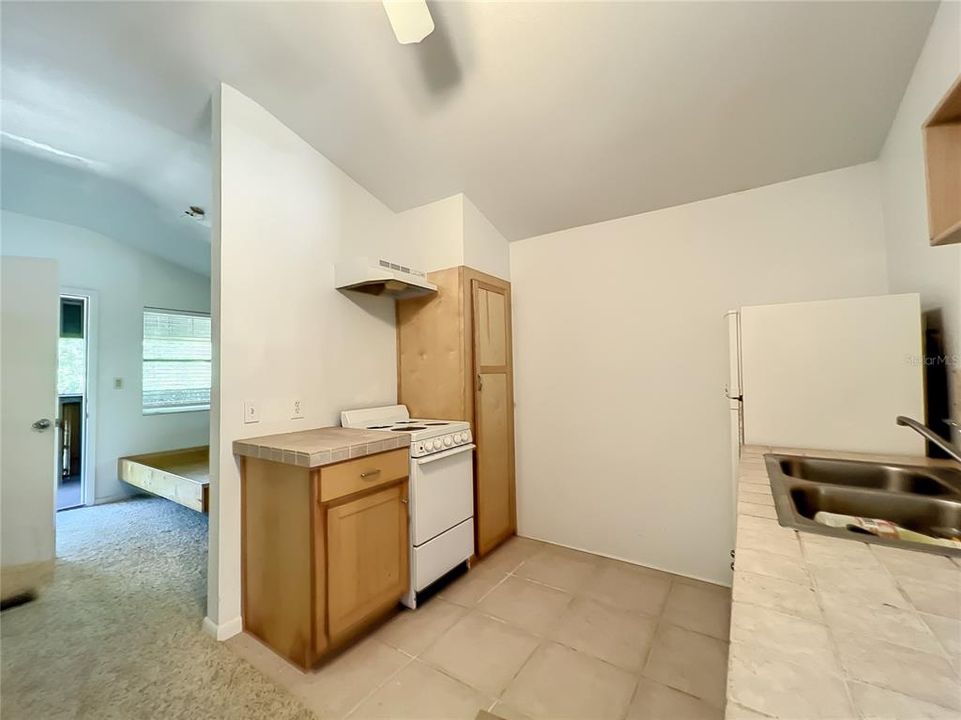 For Sale: $565,000 (3 beds, 2 baths, 1404 Square Feet)