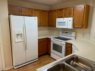 For Rent: $2,100 (3 beds, 2 baths, 1365 Square Feet)