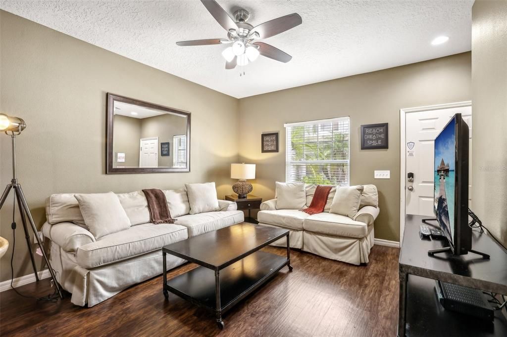 Active With Contract: $309,900 (3 beds, 2 baths, 1300 Square Feet)