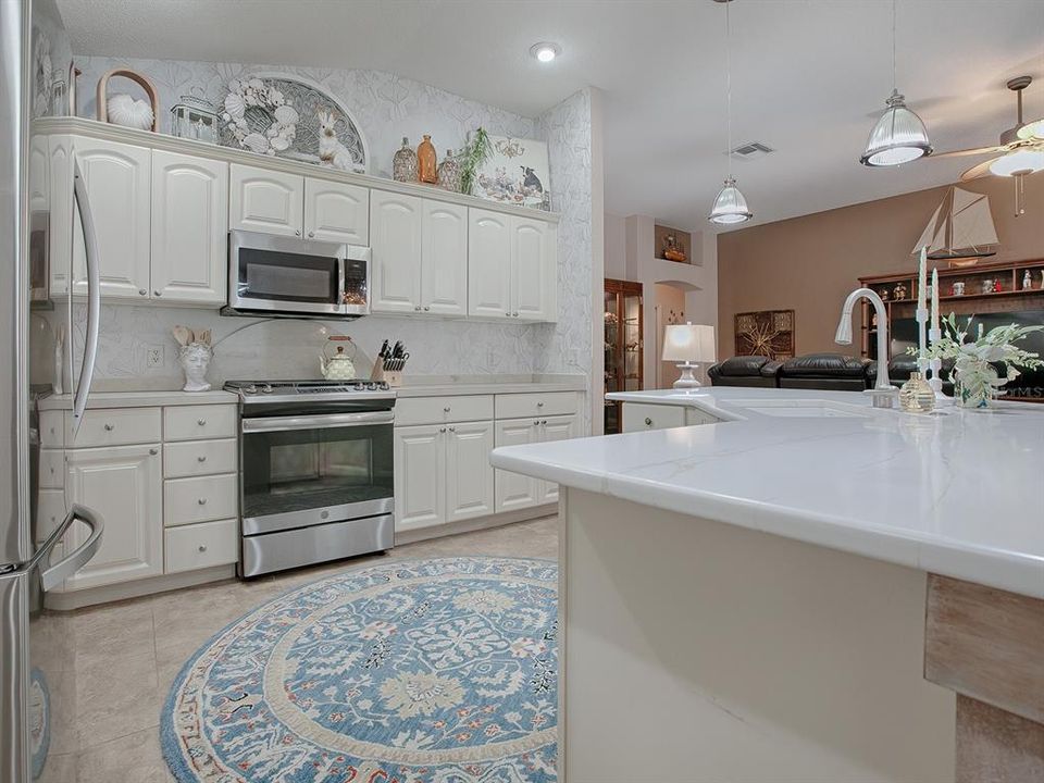 BEAUTIFUL WHITE CABINETS