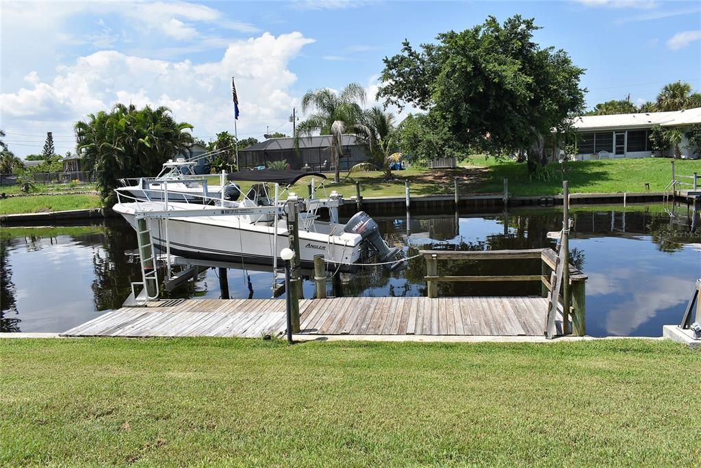 10K lift at 224 SF dock with custom kayak launch