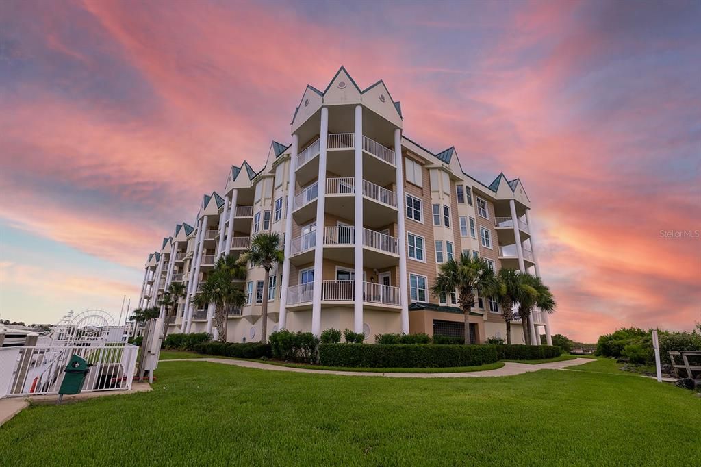 For Sale: $600,000 (2 beds, 2 baths, 1339 Square Feet)