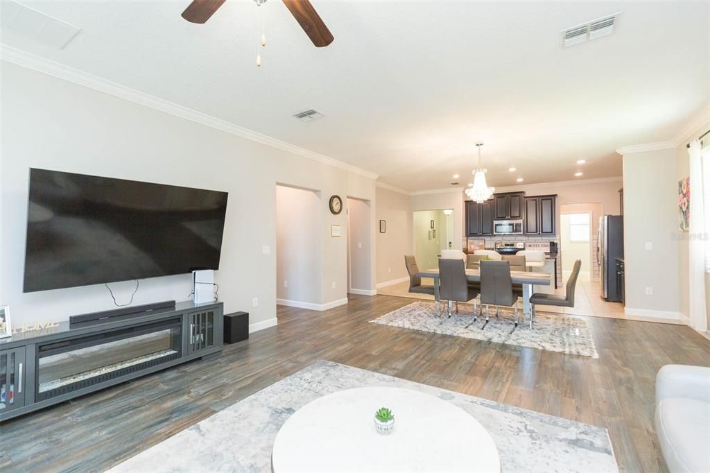 For Sale: $435,000 (4 beds, 2 baths, 2596 Square Feet)