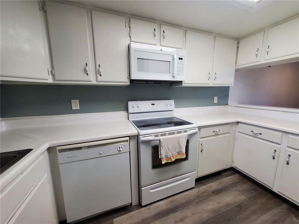 For Rent: $1,995 (2 beds, 2 baths, 1120 Square Feet)