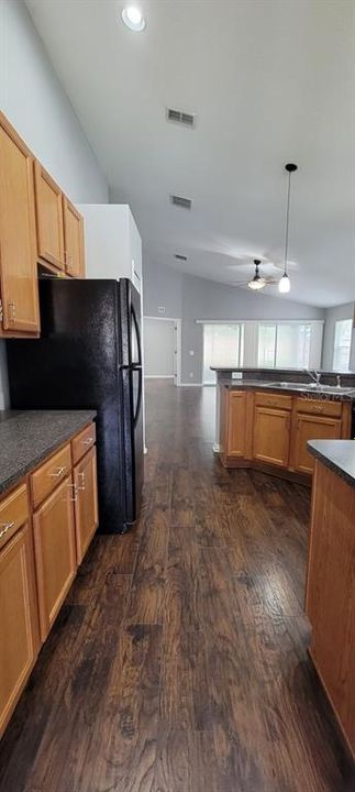 For Rent: $2,300 (3 beds, 2 baths, 1696 Square Feet)