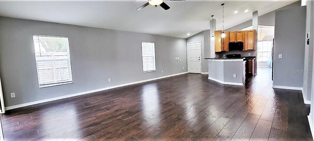 For Rent: $2,300 (3 beds, 2 baths, 1696 Square Feet)