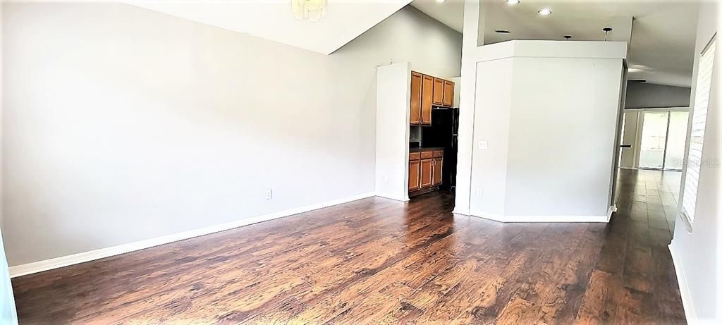 For Rent: $2,300 (3 beds, 2 baths, 1696 Square Feet)