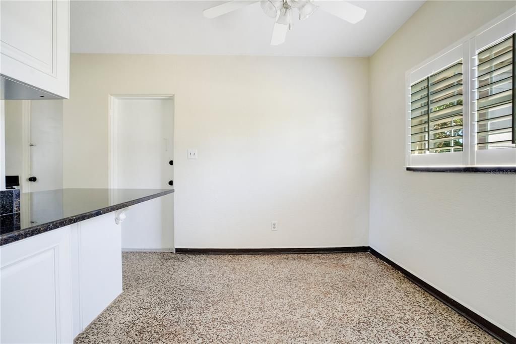 Active With Contract: $2,150 (3 beds, 2 baths, 1280 Square Feet)