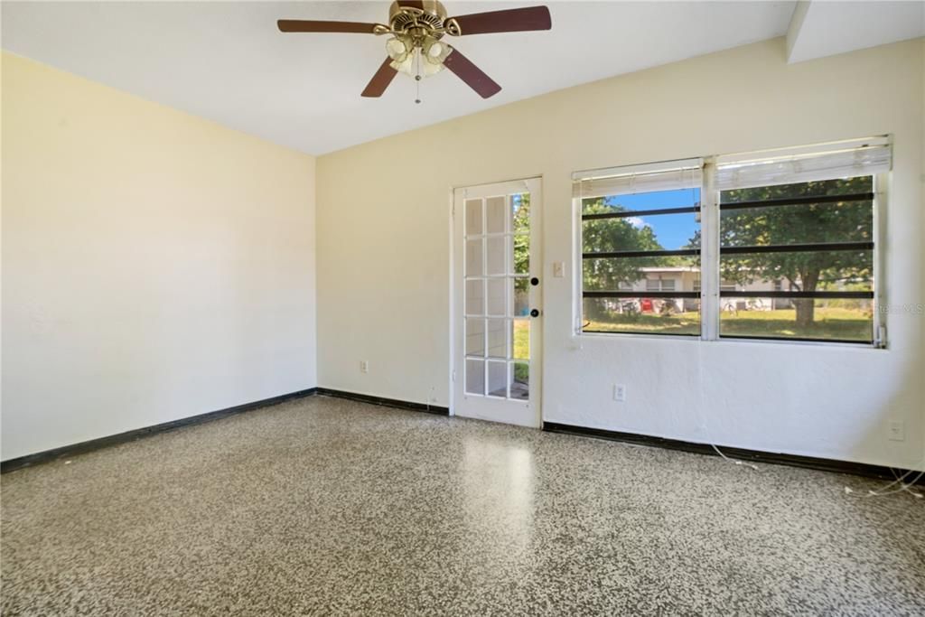 Active With Contract: $2,150 (3 beds, 2 baths, 1280 Square Feet)