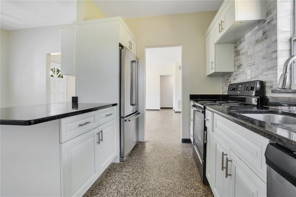 Active With Contract: $2,150 (3 beds, 2 baths, 1280 Square Feet)