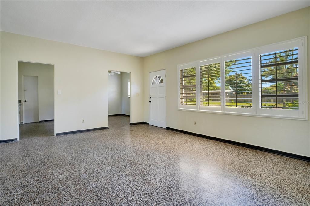 Active With Contract: $2,150 (3 beds, 2 baths, 1280 Square Feet)