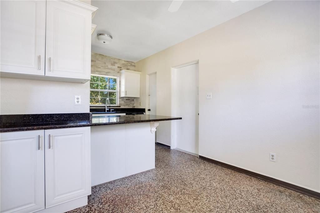 Active With Contract: $2,150 (3 beds, 2 baths, 1280 Square Feet)