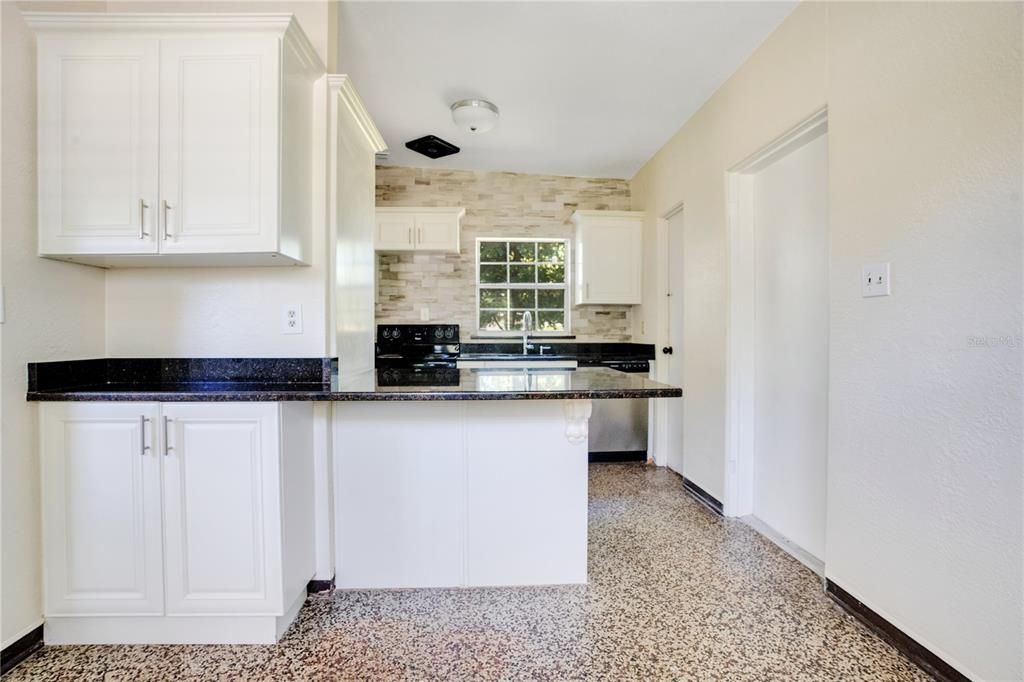 Active With Contract: $2,150 (3 beds, 2 baths, 1280 Square Feet)