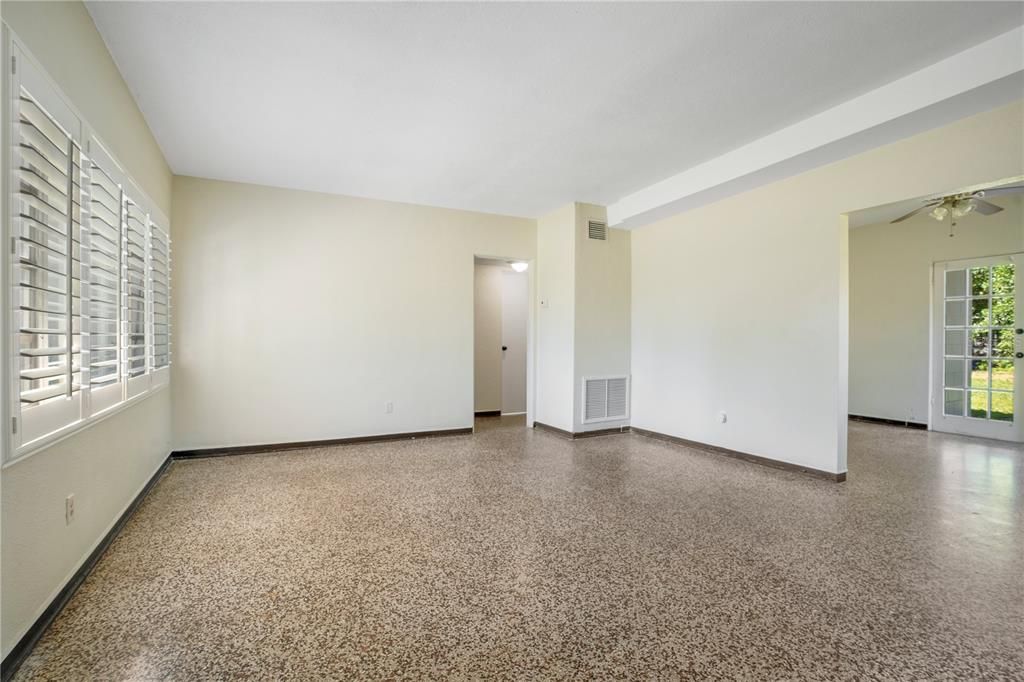 Active With Contract: $2,150 (3 beds, 2 baths, 1280 Square Feet)