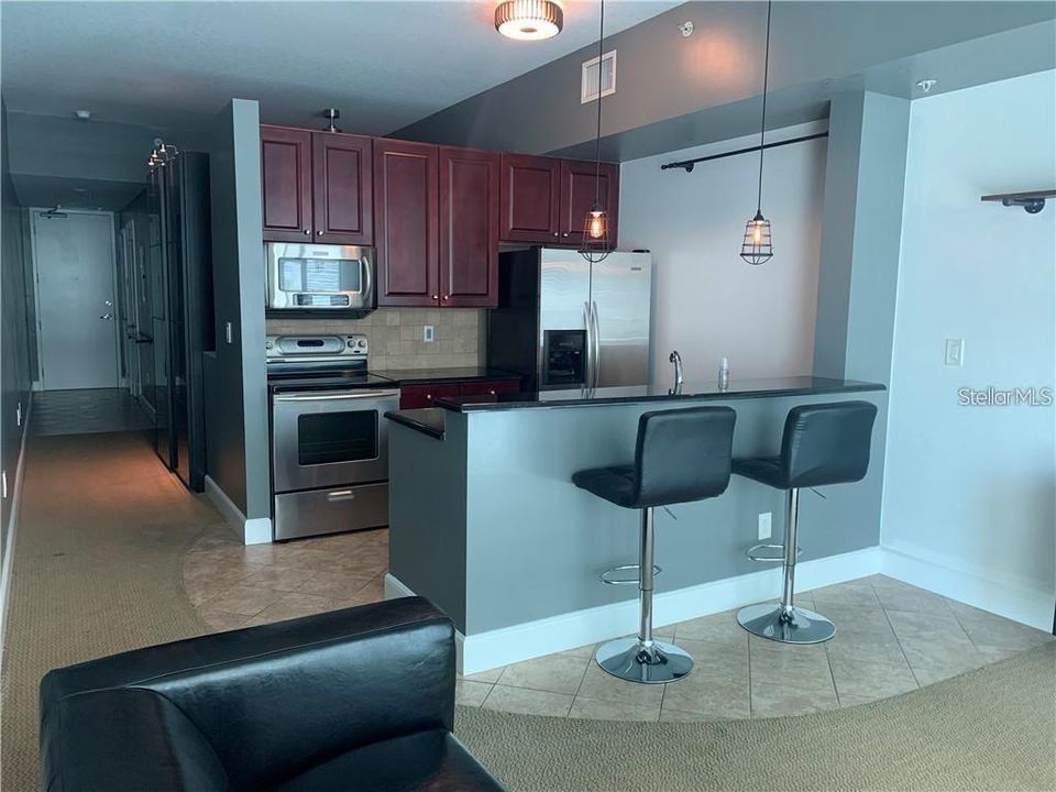 Active With Contract: $1,595 (1 beds, 1 baths, 644 Square Feet)