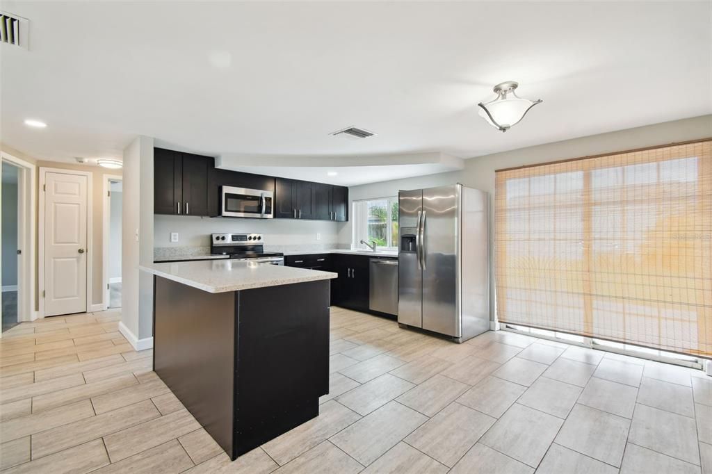 For Sale: $234,900 (2 beds, 2 baths, 848 Square Feet)