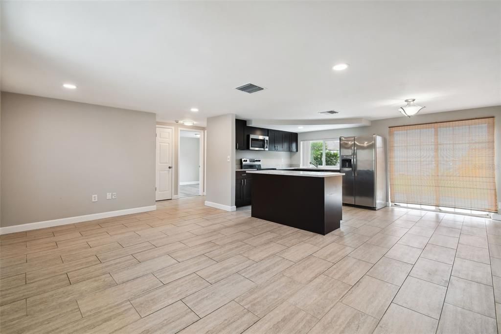 For Sale: $234,900 (2 beds, 2 baths, 848 Square Feet)