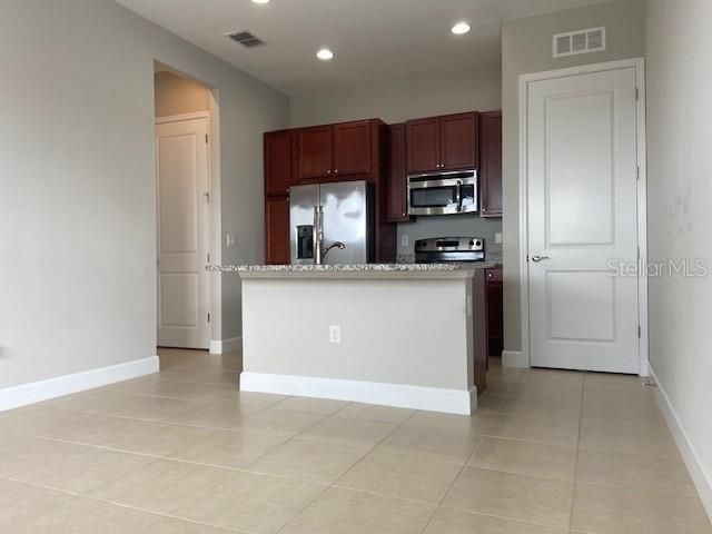 For Rent: $1,650 (1 beds, 1 baths, 642 Square Feet)