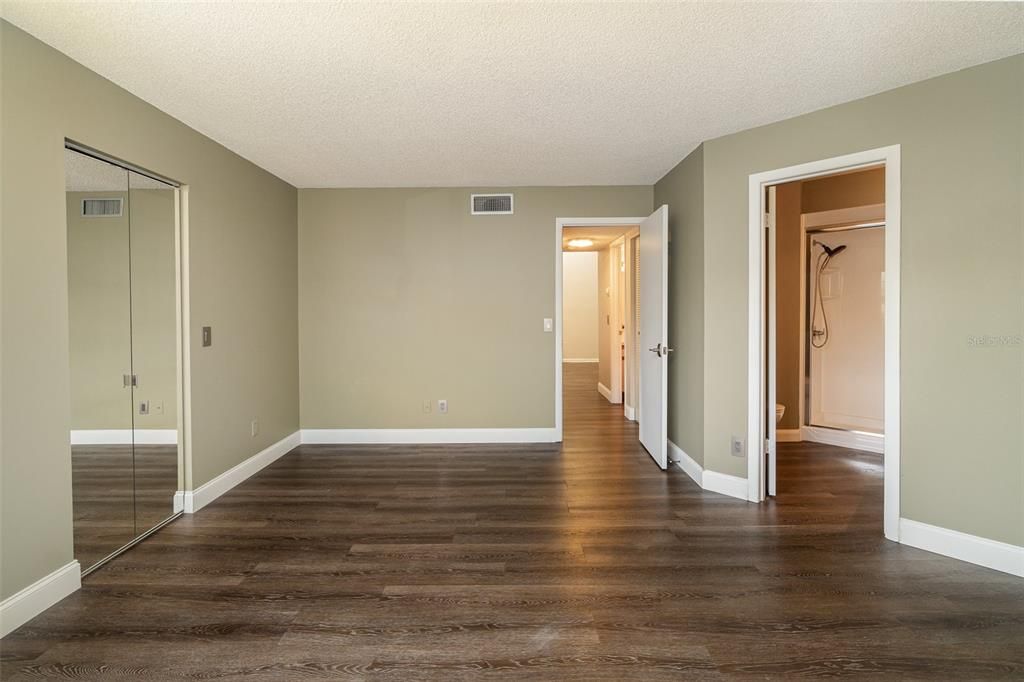 For Sale: $190,000 (2 beds, 2 baths, 820 Square Feet)