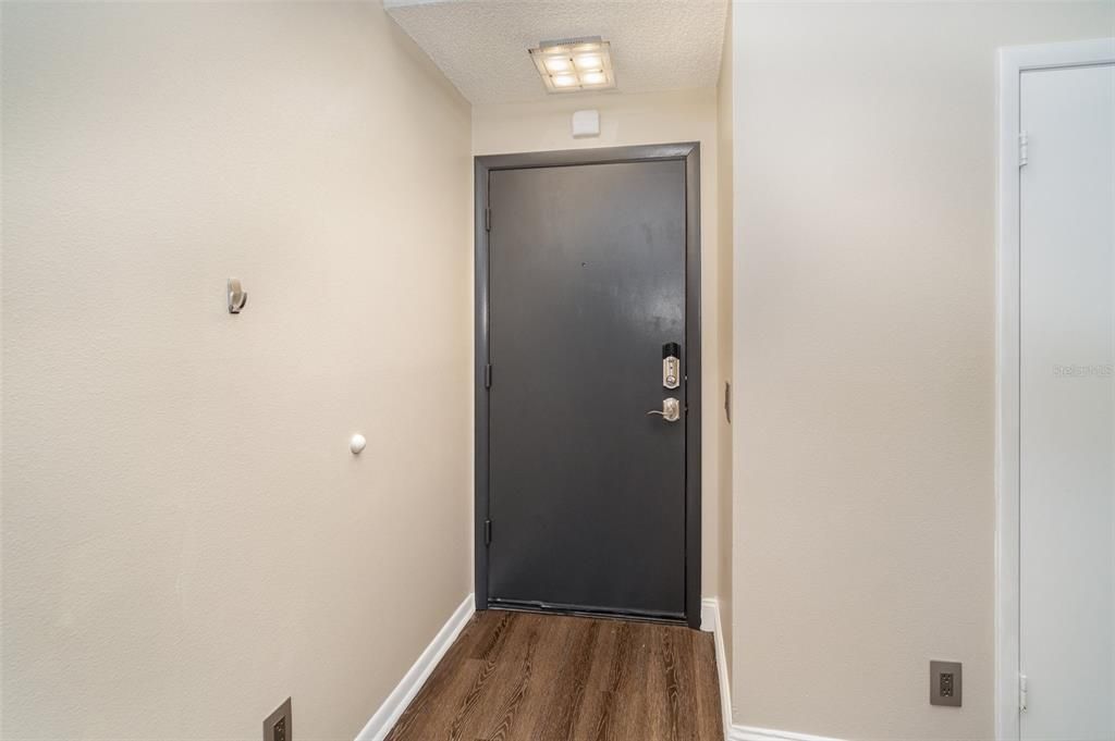 For Sale: $190,000 (2 beds, 2 baths, 820 Square Feet)