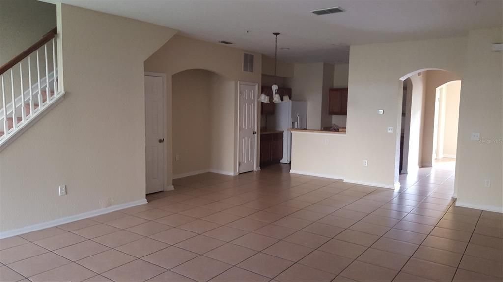 For Rent: $2,100 (3 beds, 2 baths, 2013 Square Feet)