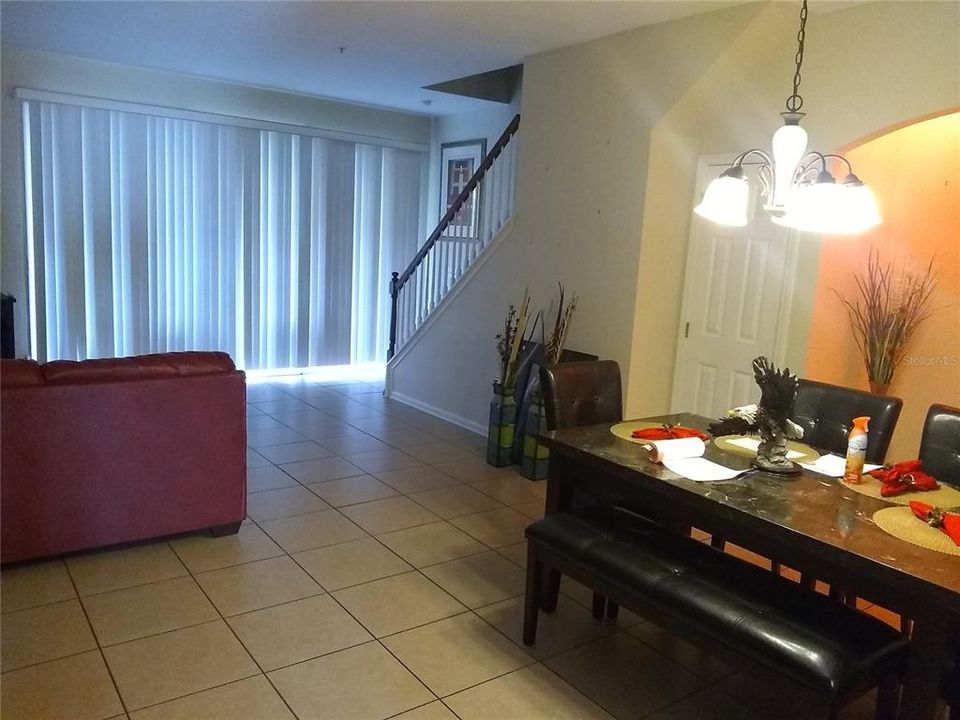 For Rent: $2,100 (3 beds, 2 baths, 2013 Square Feet)