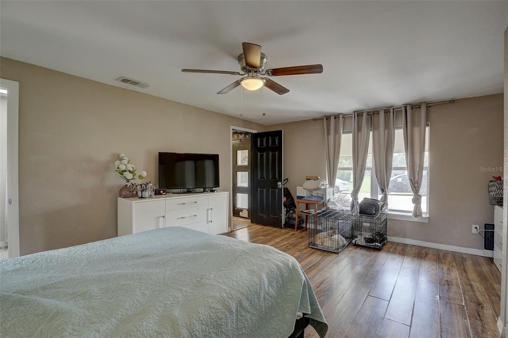 For Sale: $475,000 (3 beds, 2 baths, 1602 Square Feet)