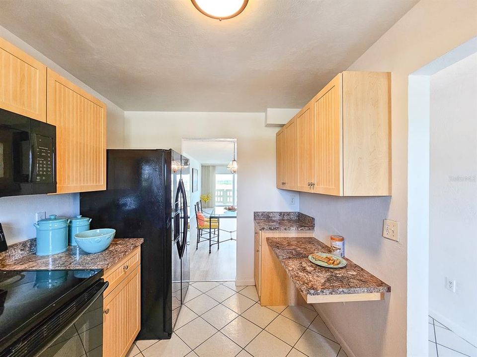 For Sale: $285,000 (2 beds, 2 baths, 1229 Square Feet)