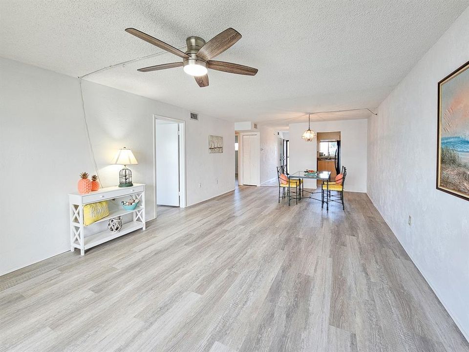 For Sale: $285,000 (2 beds, 2 baths, 1229 Square Feet)