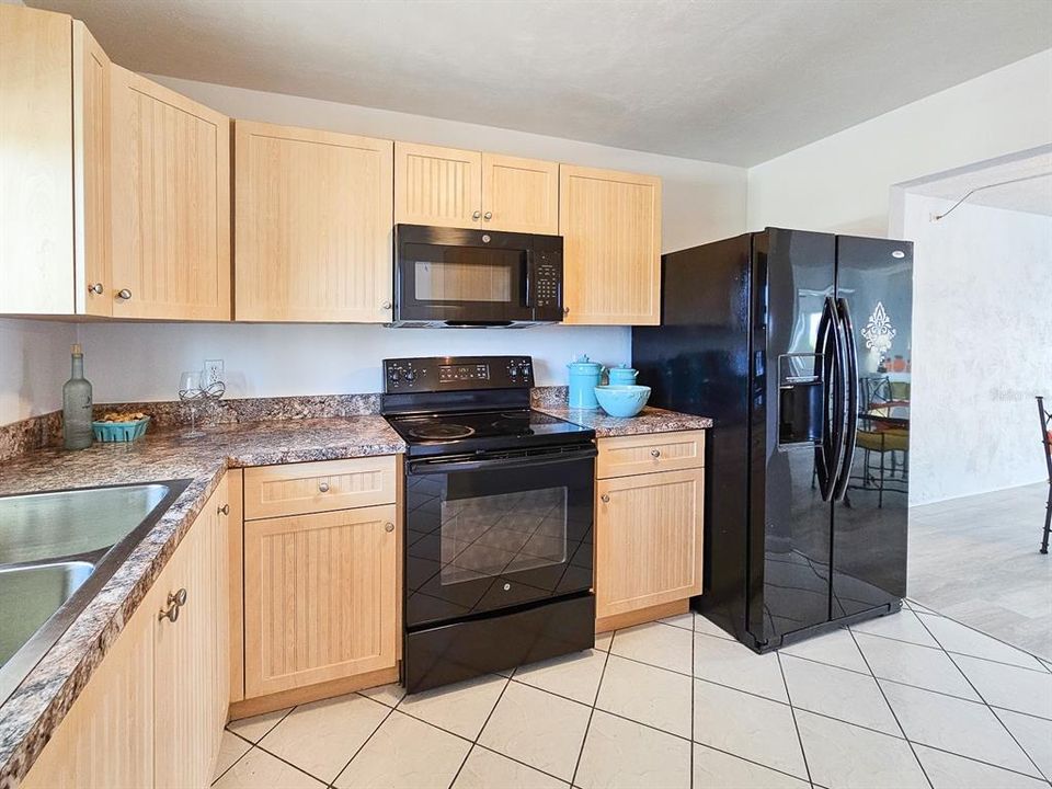 For Sale: $285,000 (2 beds, 2 baths, 1229 Square Feet)