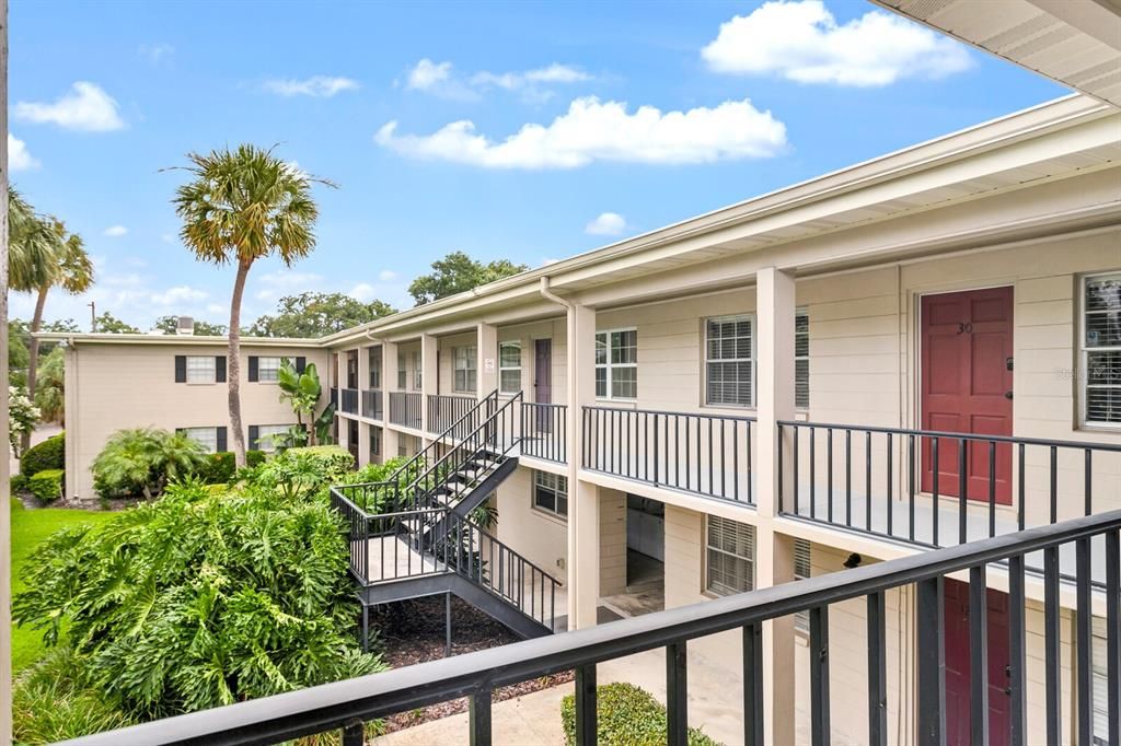 Active With Contract: $269,000 (2 beds, 1 baths, 899 Square Feet)