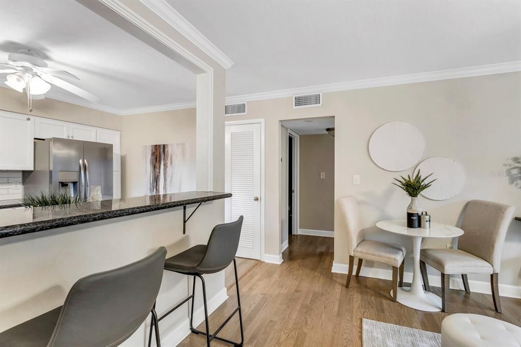 Active With Contract: $269,000 (2 beds, 1 baths, 899 Square Feet)