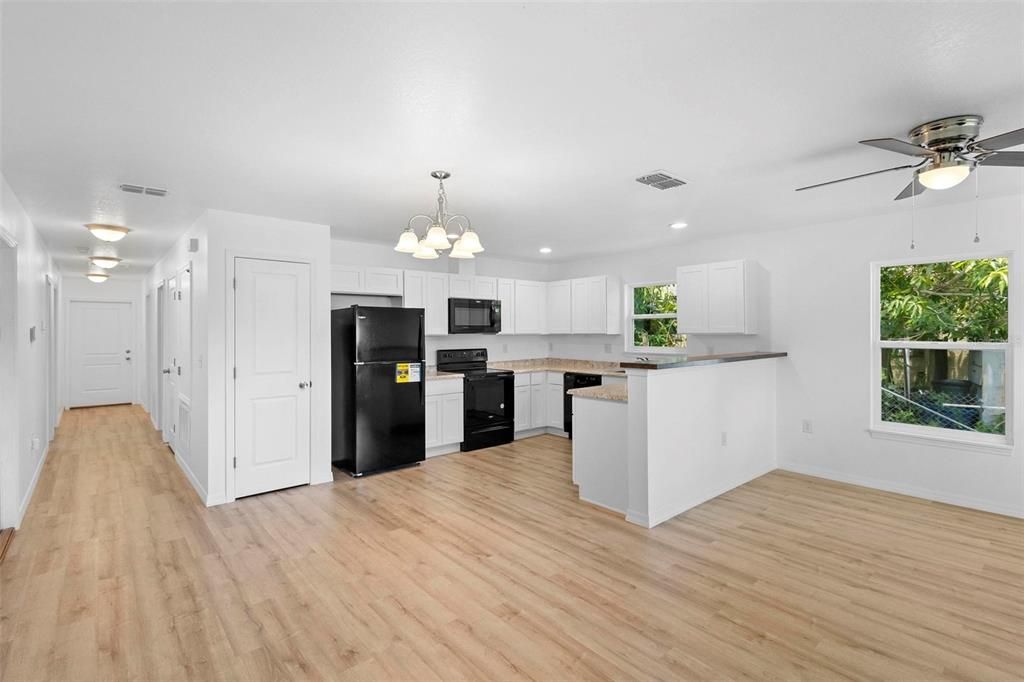 Active With Contract: $269,900 (3 beds, 2 baths, 1137 Square Feet)